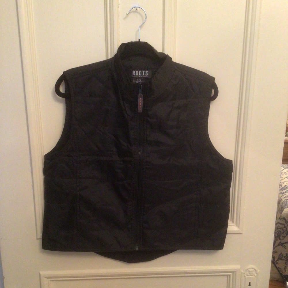 Roots women’s black vest Size Large